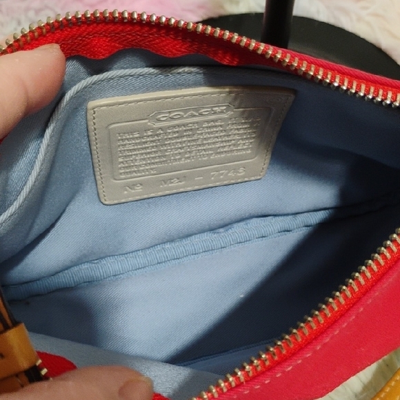 SALE! Authentic Coach Vintage Mini Red & Cream Bag - Picture 9 of 11